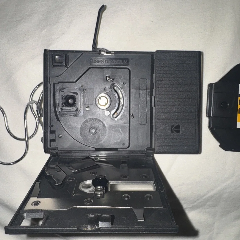 Vintage Kodak Disc 4000 Camera With Flash And Wrist Strap *Read*